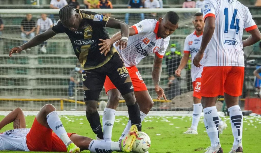 Escándalo en Colombia por sospecha de amaño en partido de fútbol profesional