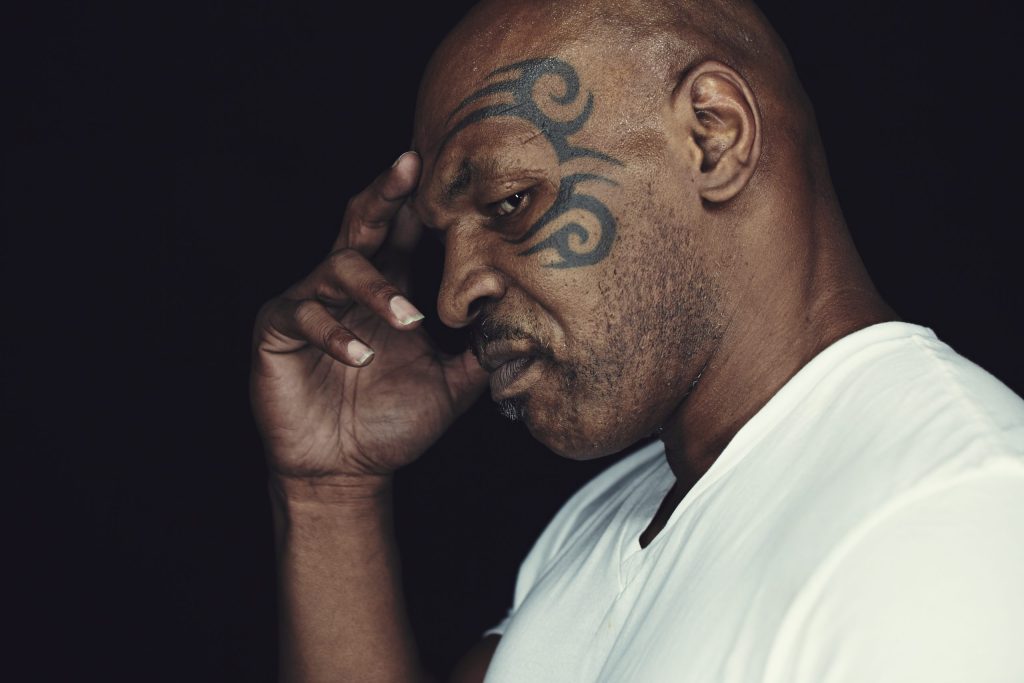 “Una vergüenza para el boxeo”, así calificó Mike Tyson una palpable decisión de Canelo Álvarez