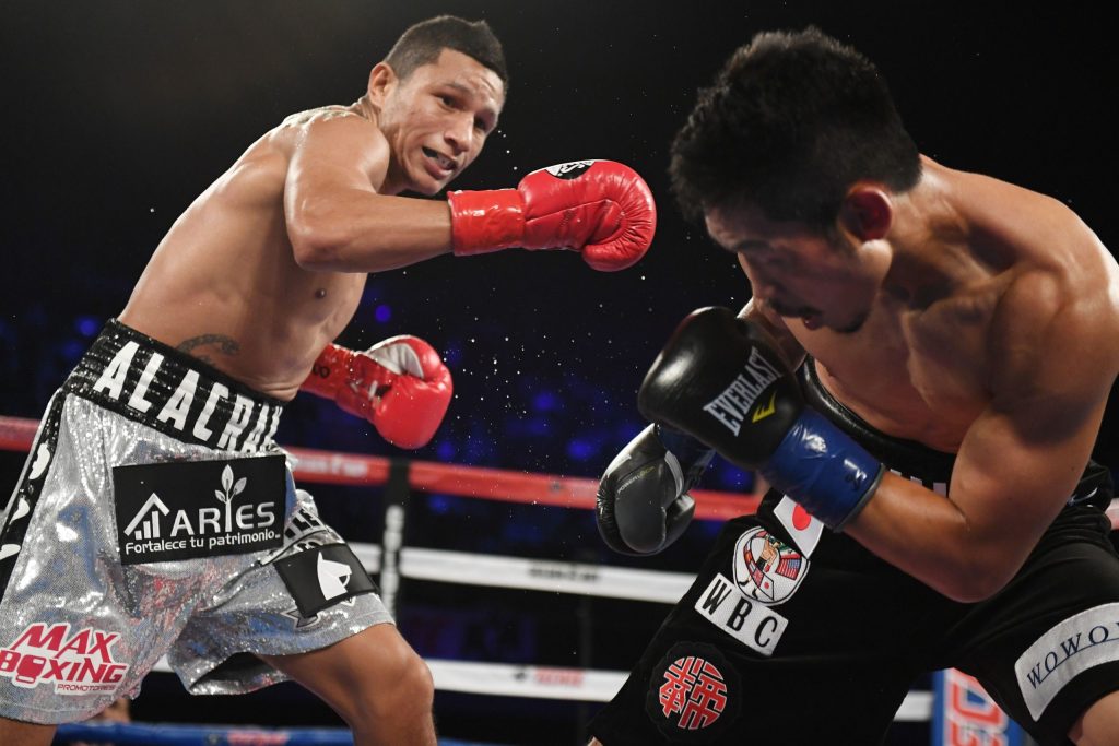 “El Alacrán” Berchelt recibe brutal golpiza y le impiden salir al séptimo round contra Jeremiah Nakathila