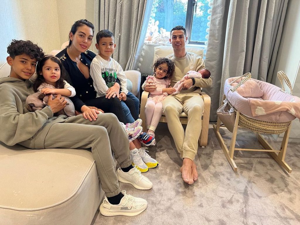 Ronaldo ya está en su casa y dio su primera declaración tras la muerte de su bebé
