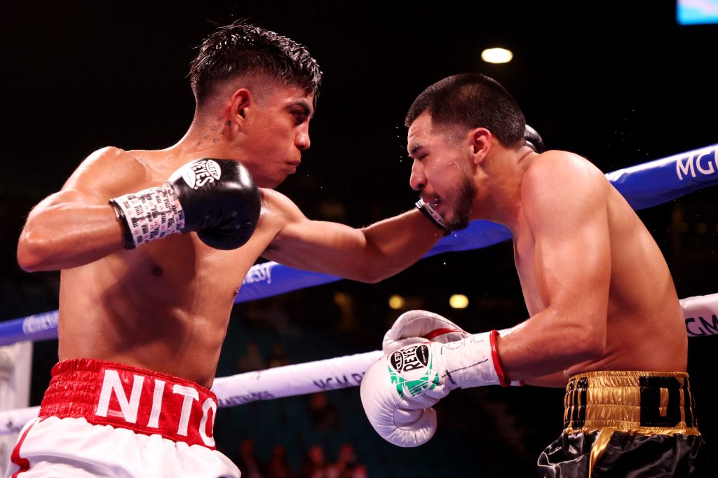 Con golpe brutal sacaron del ring a boxeador mexicano Jan Salvatierra