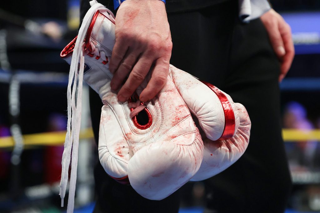 Murió en el ring: El boxeador Musa Yamak sufrió un infarto mientras peleaba contra Hamza Wandera