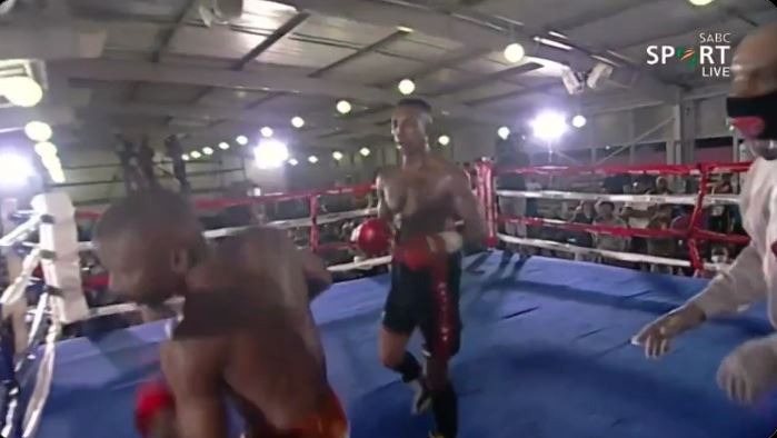 Boxeador se enfrentó a un “rival fantasma” y terminó en coma inducido