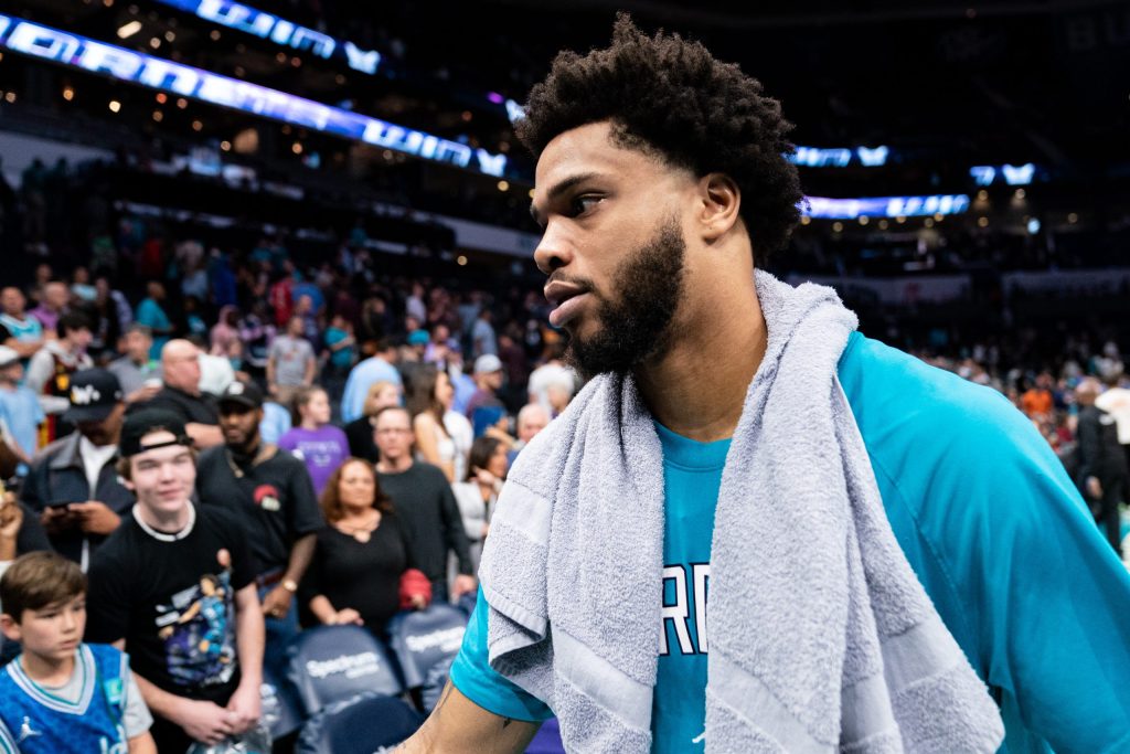 Jugador de la NBA es arrestado en Los Ángeles luego de propinarle una brutal golpiza a su pareja