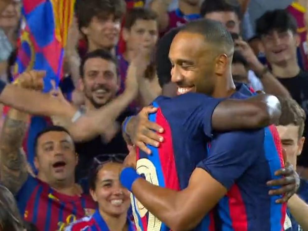El show de Lewandowski para estrenarse con el Barça: golazo para levantar al Camp Nou a los tres minutos