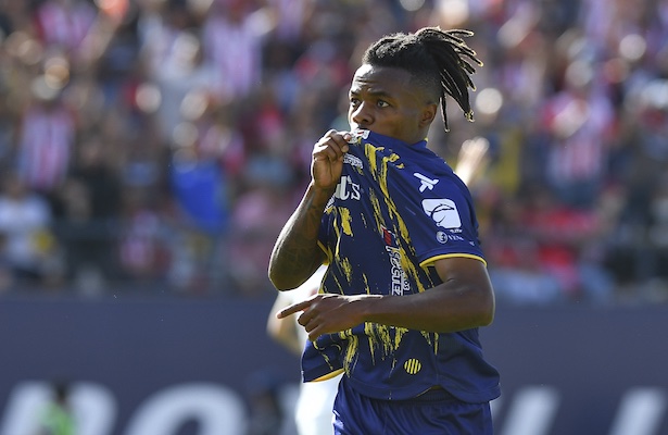 Jhon Murillo se sacó este golazo de taco en el triunfo de San Luis ante el Toluca