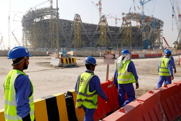 Qatar detiene y deporta a trabajadores antes de Copa Mundial