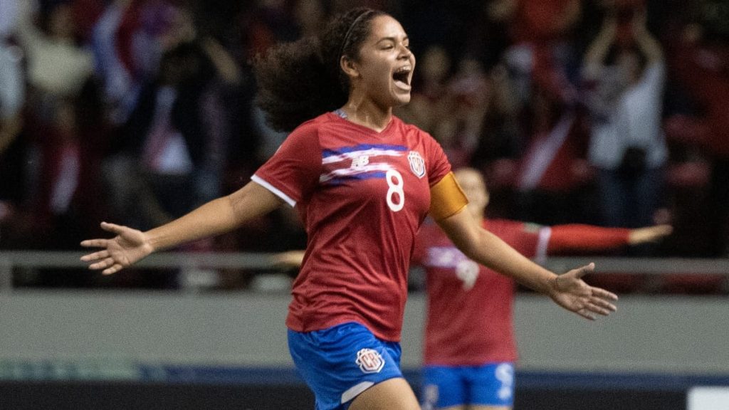 ¡Al estilo Roberto Carlos! El golazo de tiro libre en el Mundial femenino Sub-20