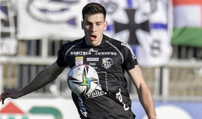 Así le salvó la vida un futbolista a un colega en pleno partido
