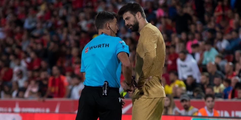A Piqué le pusieron música de Shakira en partido del Barcelona: sufrió
