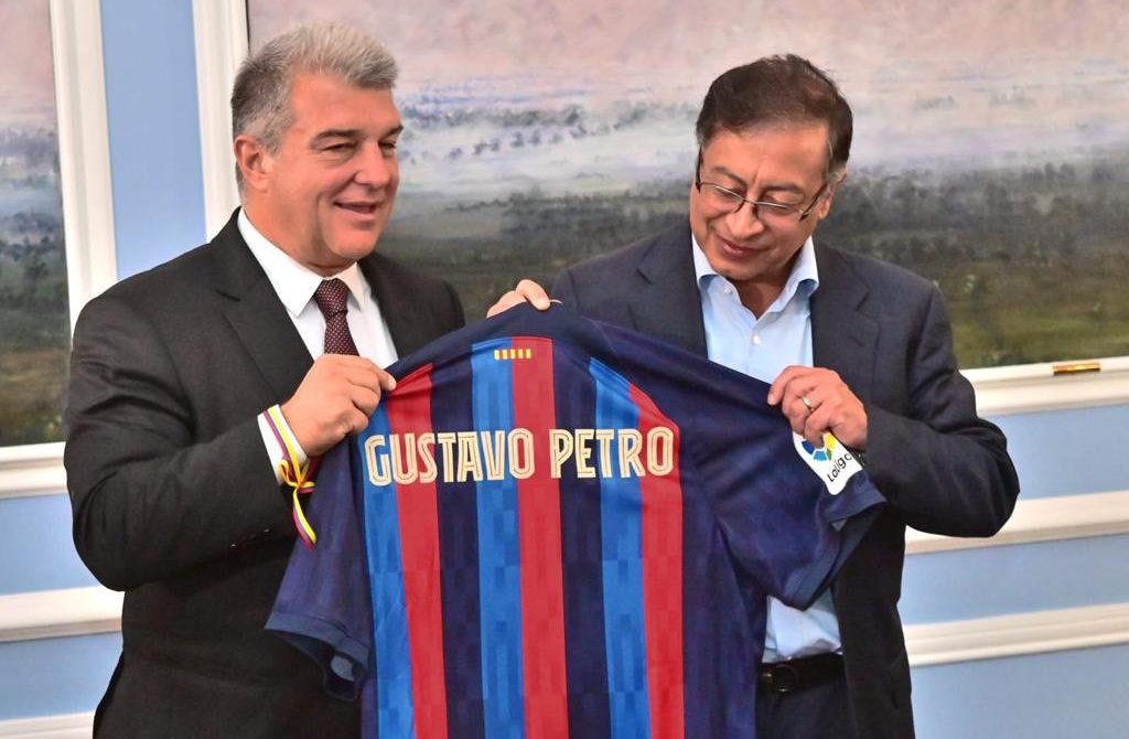 Petro le propuso a Laporta establecer una academia del Barça en Colombia
