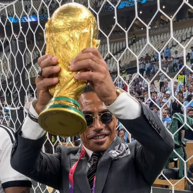 La Fifa investiga cómo pudo el chef turco Salt Bae hacerse fotos en el campo tras final del Mundial