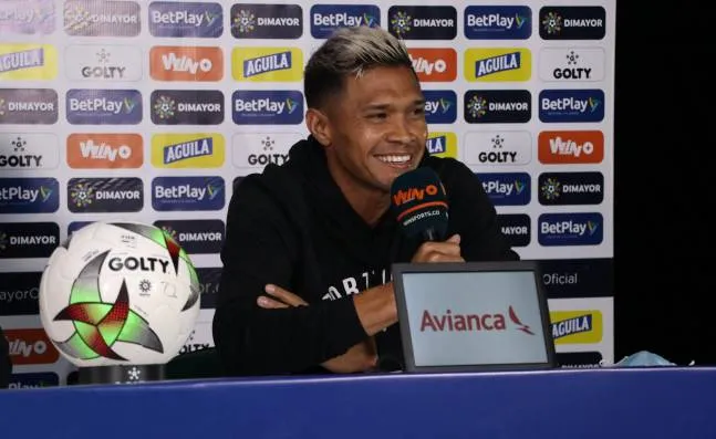 Polémica en Colombia: Teófilo Gutiérrez rifó una camiseta de Lionel Messi y nadie se la ganó