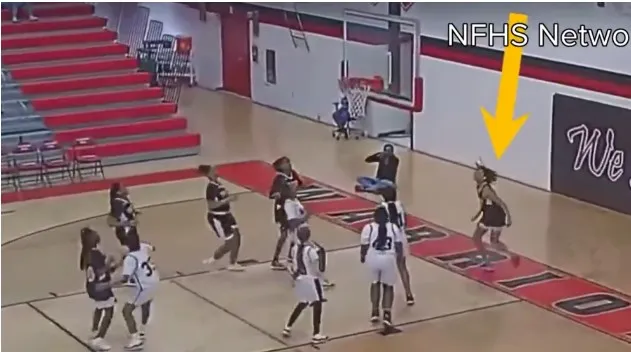 Escándalo en el baloncesto de EE.UU: entrenadora fue despedida por hacerse pasar por una jugadora de 14 años