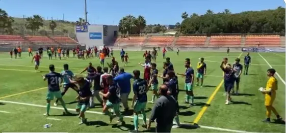 Batalla campal en torneo de divisiones inferiores en España le está dando la vuelta al mundo