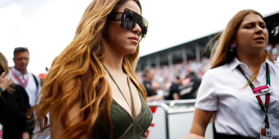 Shakira es captada en cena con reconocido piloto de Fórmula 1