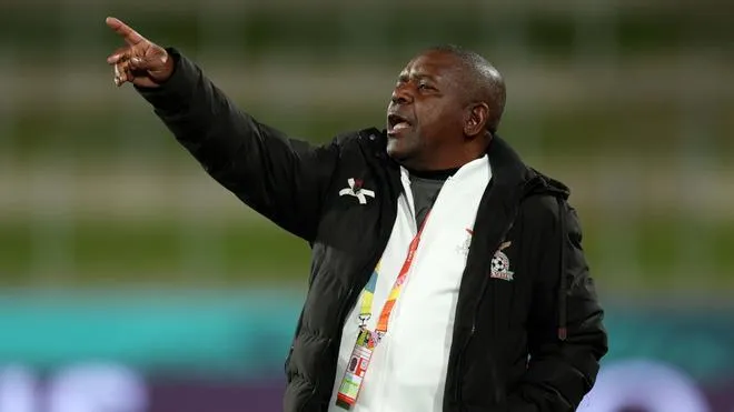 FIFA investiga a DT de Zambia por manoseo a jugadora