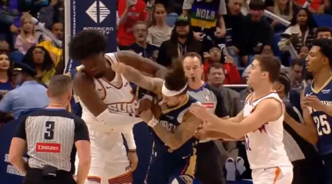 Pelea a puñetazos en la NBA: Jose Alvarado y Mark Williams expulsados tras brutal enfrentamiento