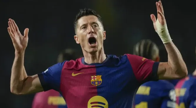 Lewandowski tras marcar con el Barça un doblete al DortmundEFE