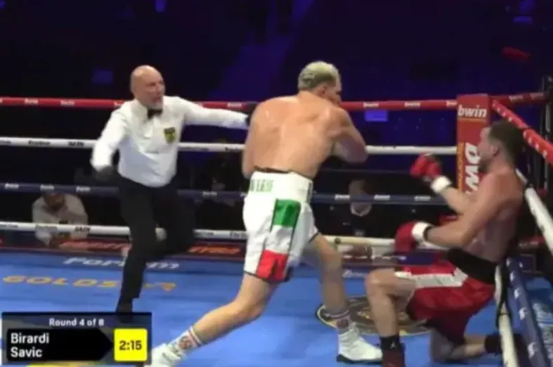 Escándalo en el ring: Oronzo Birardi noquea a Milosav Savic con golpes ilegales y el árbitro lo valida