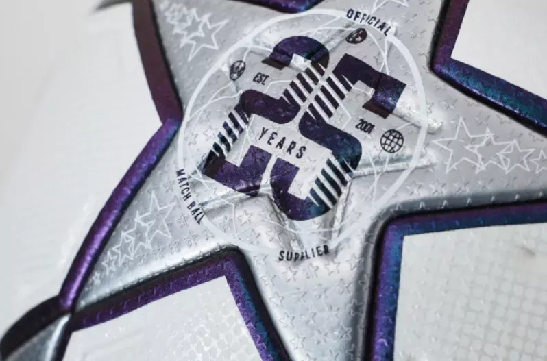Adidas celebra 25 años de la Champions con un rediseño icónico de su balón original