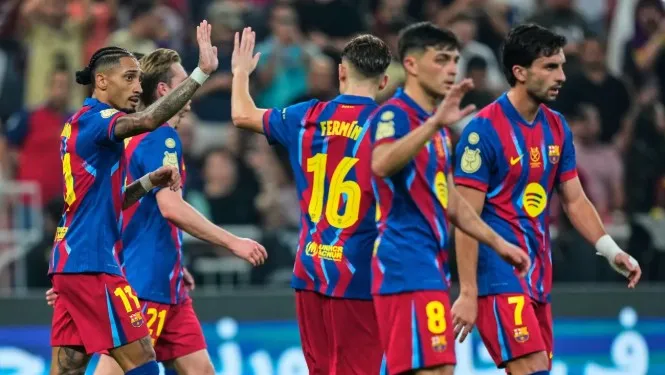 Los jugadores del Barça celebran uno de sus goles ante el Athletic en la Supercopa de España.LAPRESSE