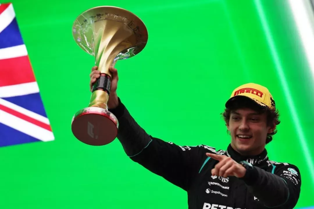 Andrea Kimi Antonelli, la joven promesa italiana, conquista el Gran Premio de China 2026 en un fin de semana histórico