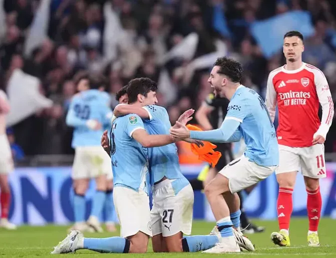 Manchester City se corona en Wembley: doblete de O’Reilly y error de Kepa Arrizabalaga dan el título de la Carabao Cup