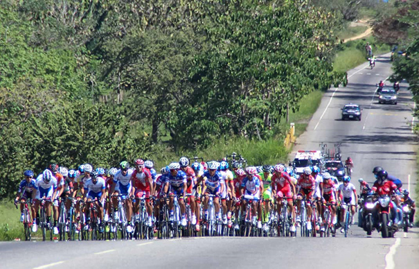 A partir de este domingo y hasta el 19 de enero, la caravana multicolor de la Vuelta al Táchira en Bicicleta recorrerá las carreteras de 25 de los 29 municipios de la geografía regional. (Foto: La Nación)