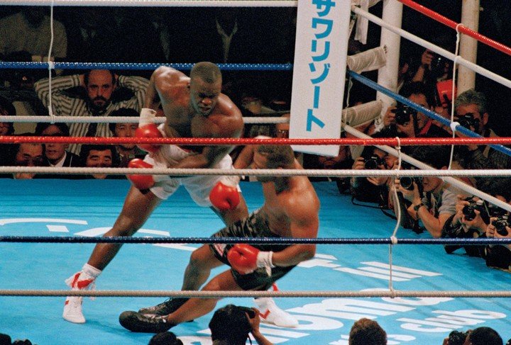 Tyson, noquedo por Buster Douglas en el 90.Una pelea inolvidable. (Foto: Archivo Clarín)