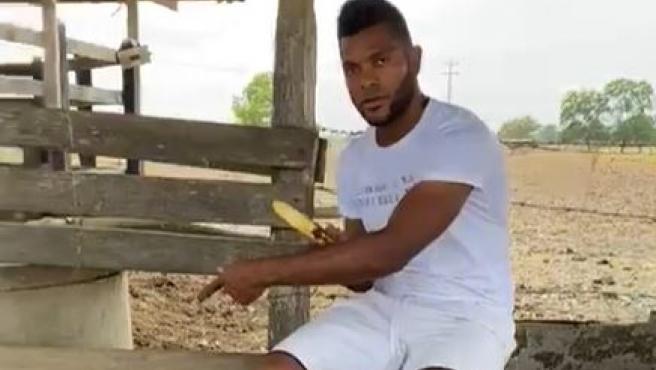 Un futbolista colombiano denuncia que unos jóvenes violaron a una de sus vacas