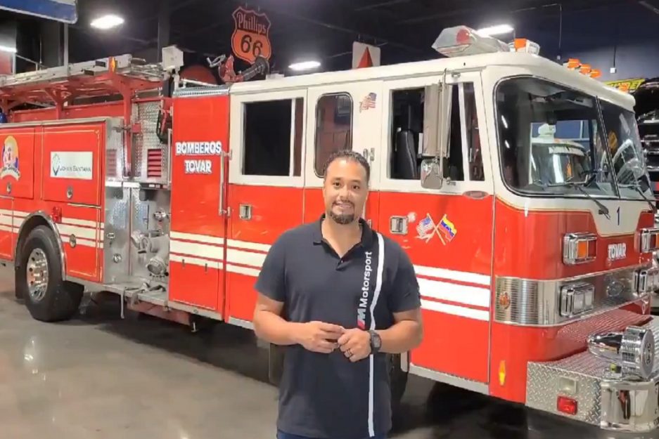 Johan Santana dona camión de bomberos y ambulancia a  Tovar en Mérida 