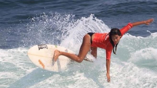 La surfista Katy Díaz muere a los 22 años  tras ser alcanzada por un rayo