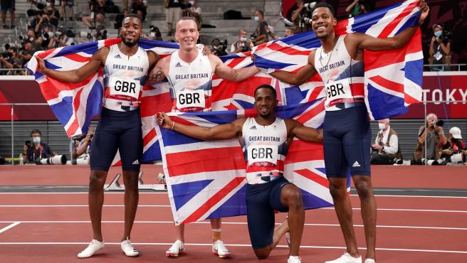 Suspendido por dopaje un atleta de Gran Bretaña, plata en el 4x100 de Tokio: la medalla, en peligro